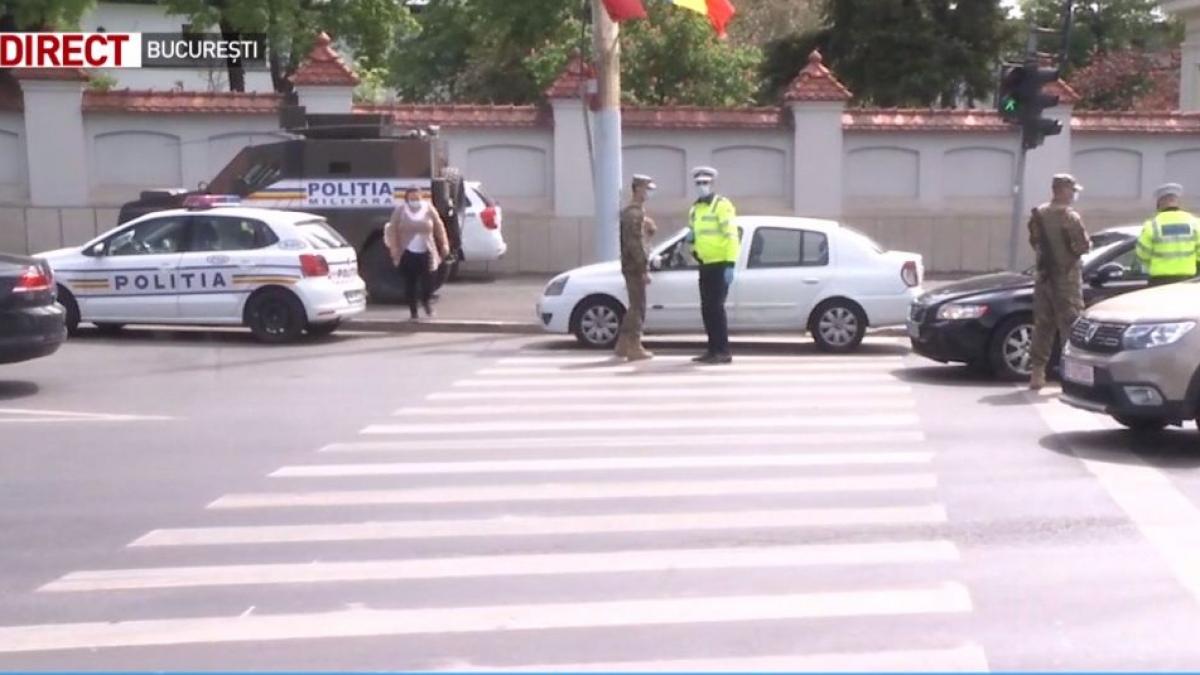 Traficul din Capitală, din ce în ce mai aglomerat. Şoferii, opriţi de poliţişti pentru control