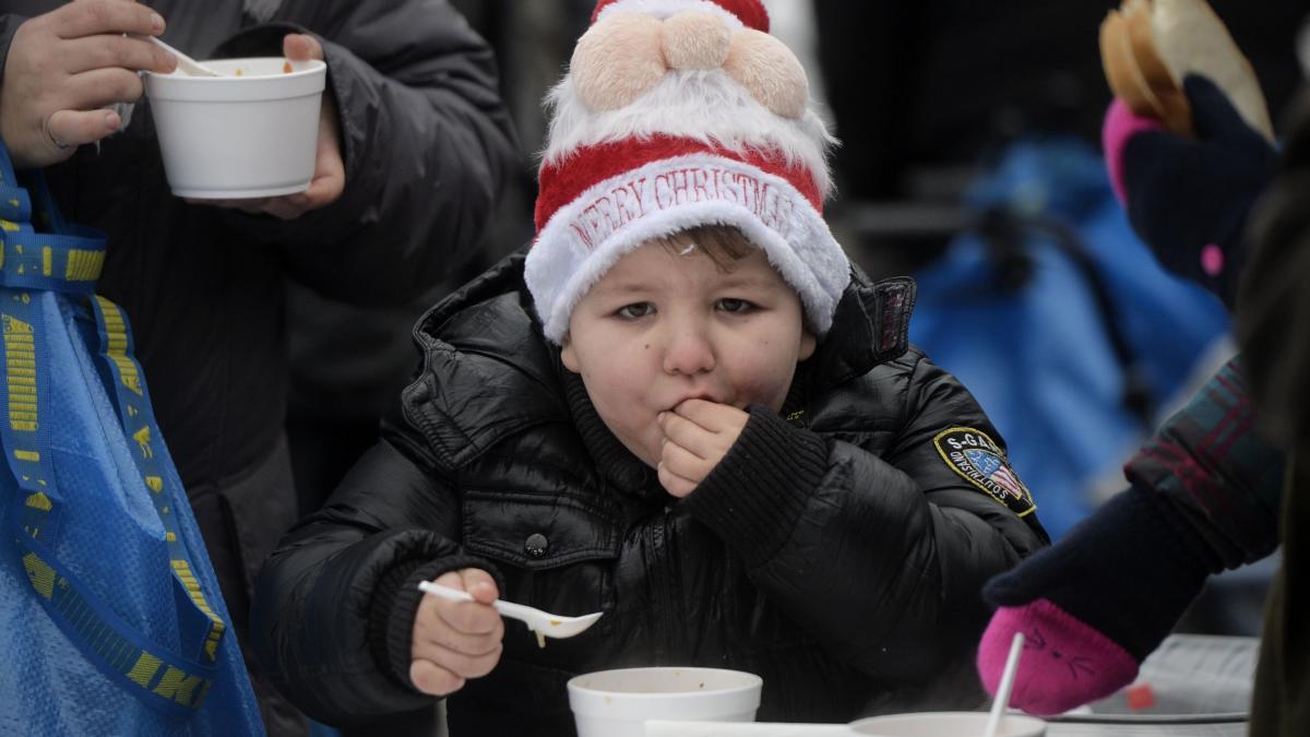 Medic, reguli stricte pentru alimentația copiiloe: Izolarea nu e o scuză pentru hrana celor mici