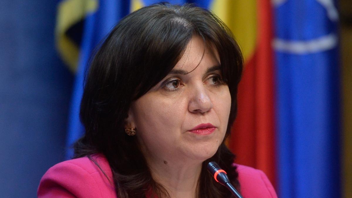 Monica Anisie, atac la adresa deputaților care au semnat moțiunea împotriva sa: 'Unde sunt cele 2,2 miliarde de lei promise acum doi ani pentru achiziţionarea de tablete?'