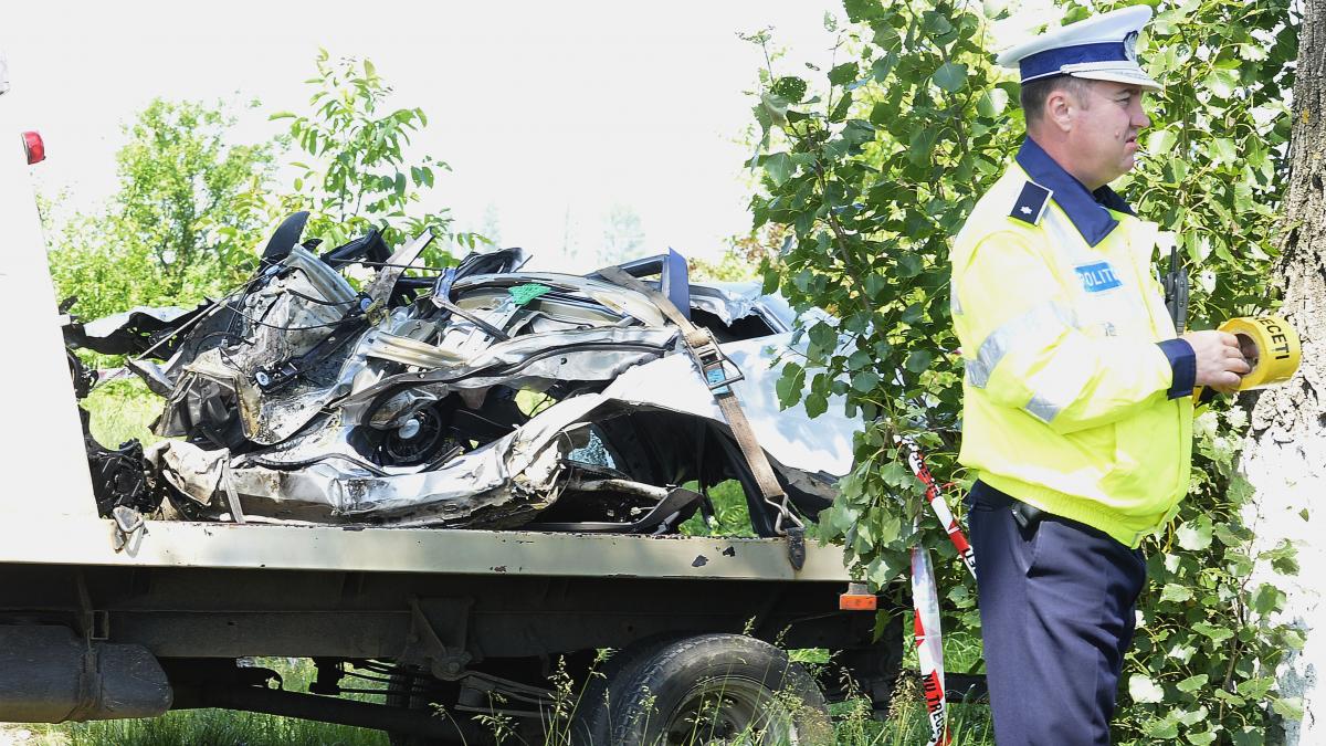 Accident îngrozitor la Galaţi. Un copil de un an şi părinții săi au murit. Bărbatul ar fi adormit la volan