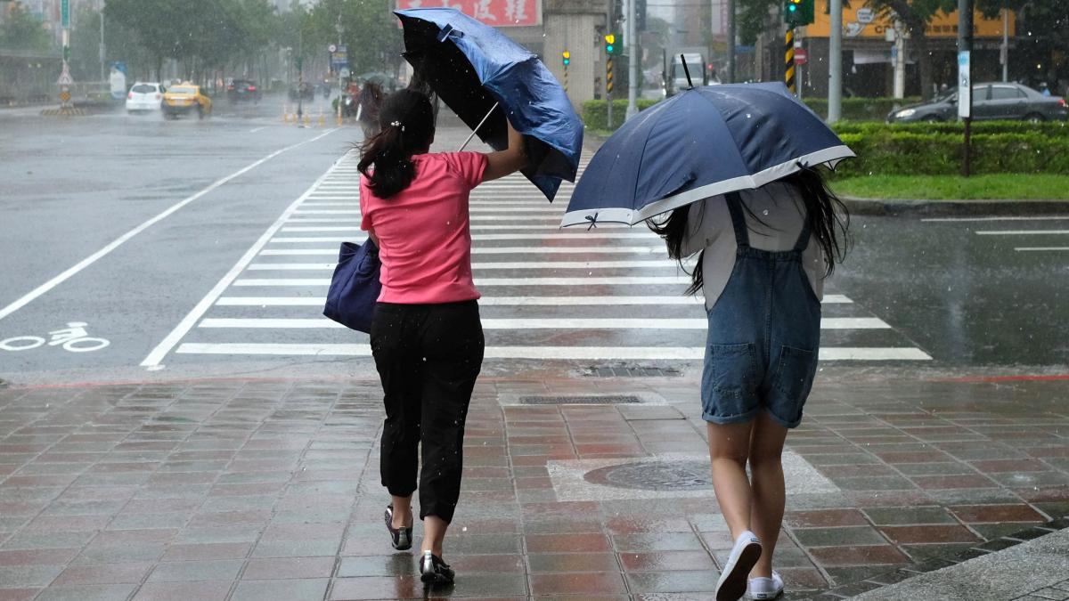 Avertizare meteo de grindină și vijelii, până mâine dimineață. Cum va evolua vremea