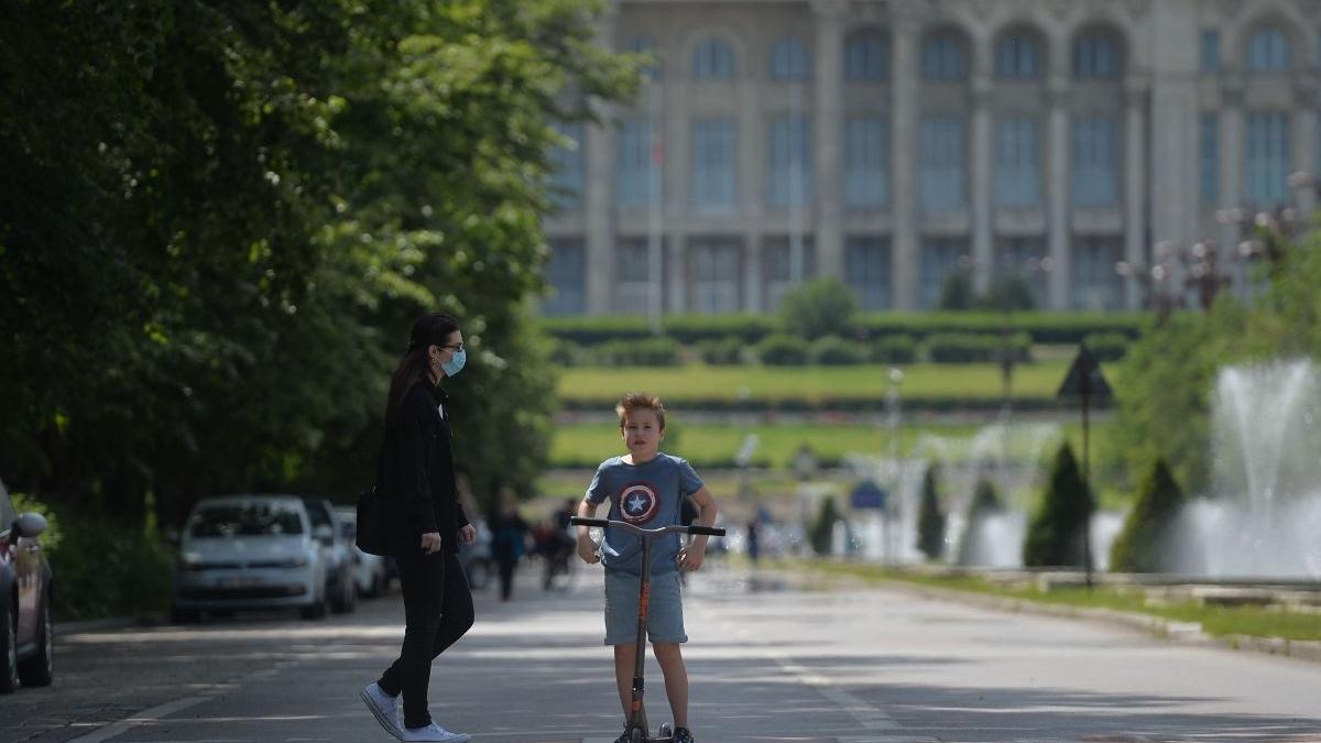 Bucureștenii nu se pot bucura de vară! Veste proastă de la meteorologi