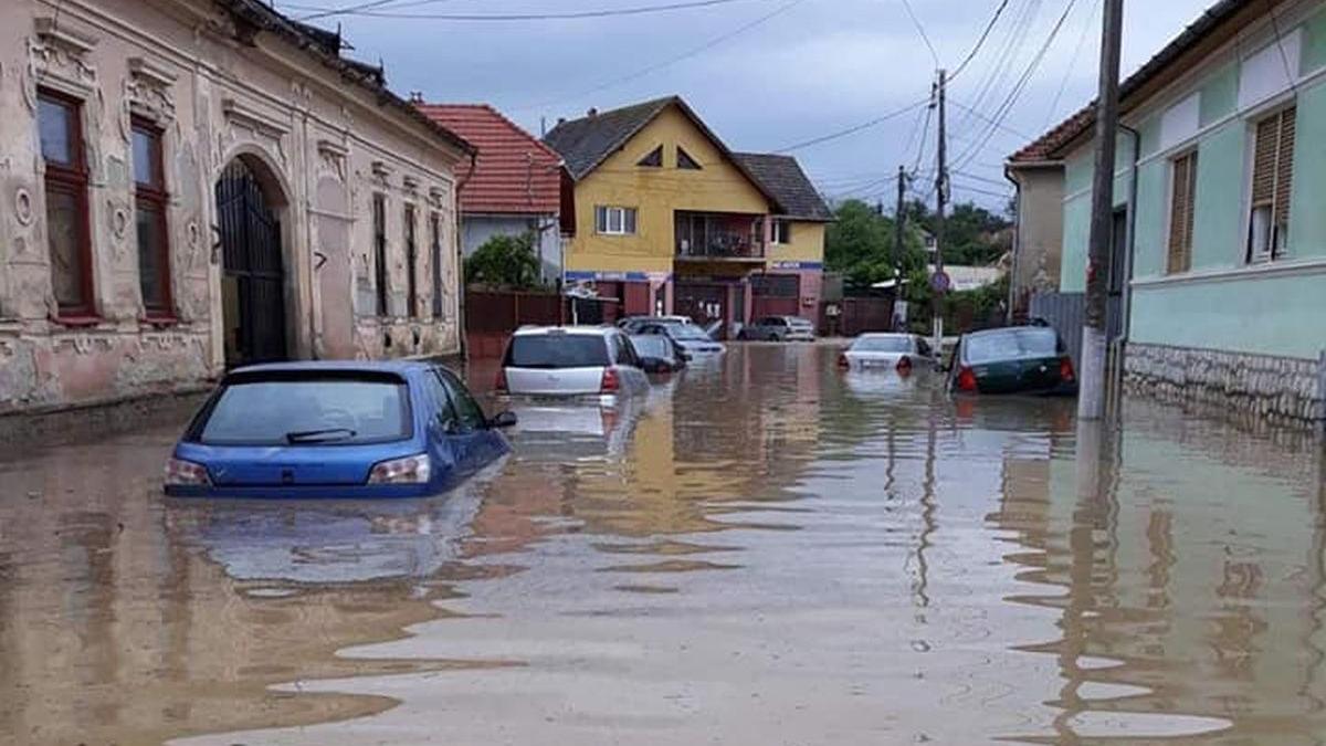 Tragedie în Bihor din cauza vremii! Bărbat de 56 de ani găsit mort de pompieri într-un pârâu