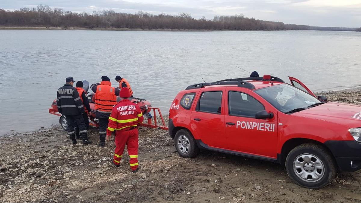 O copilă de șase ani, găsită înecată în Crișul Repede. Medicii nu au mai reușit să o salveze