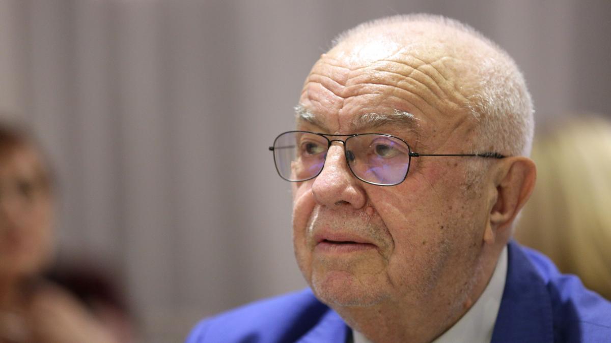 Alexandru Arșinel și-a închiriat vila de la mare. Cât te costă să stai în casa lui o săptămână