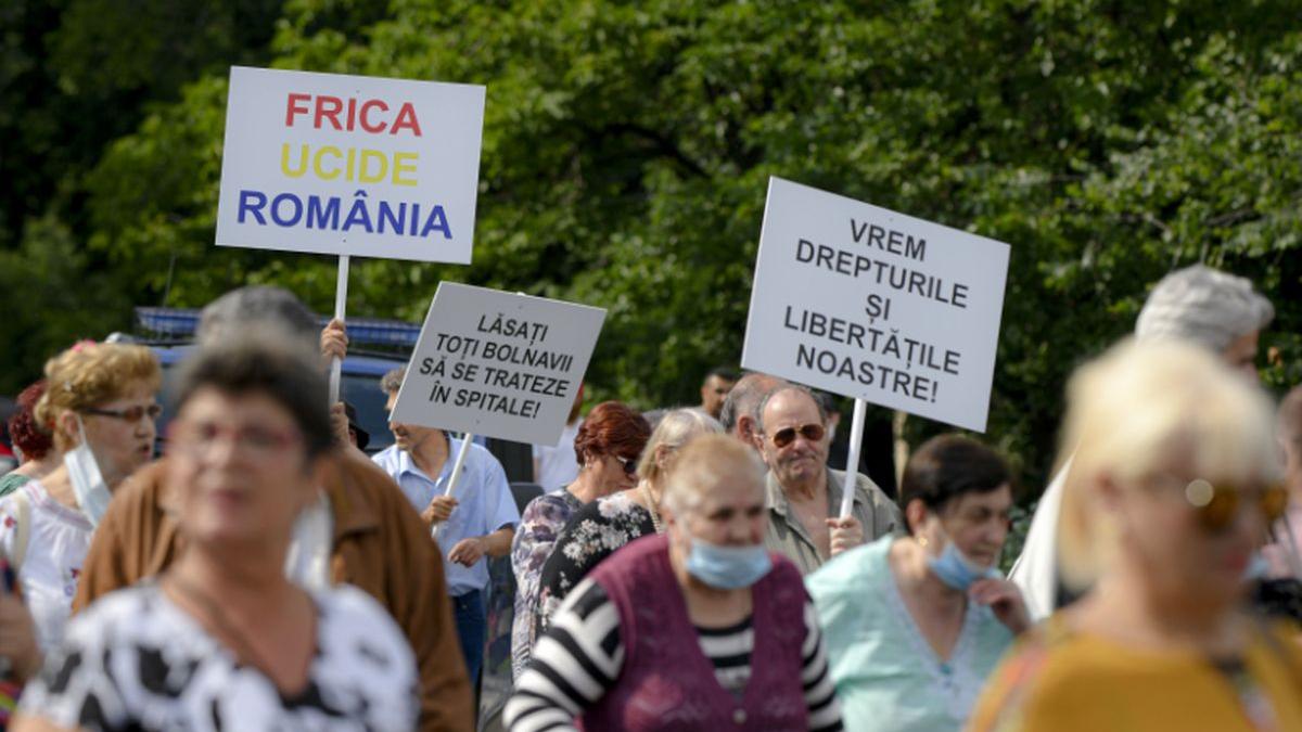 Violențe la protestul din Piața Victoriei! Mai mulți manifestanți au fost reținuți, după ce i-au agresat pe jandarmi