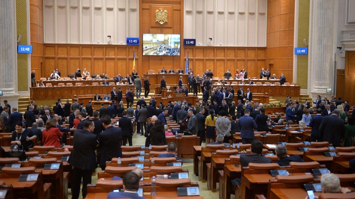 ULTIMA ORĂ. Legea carantinei şi izolării a fost adoptată de Parlament. Cele mai importante modificări decise de aleși