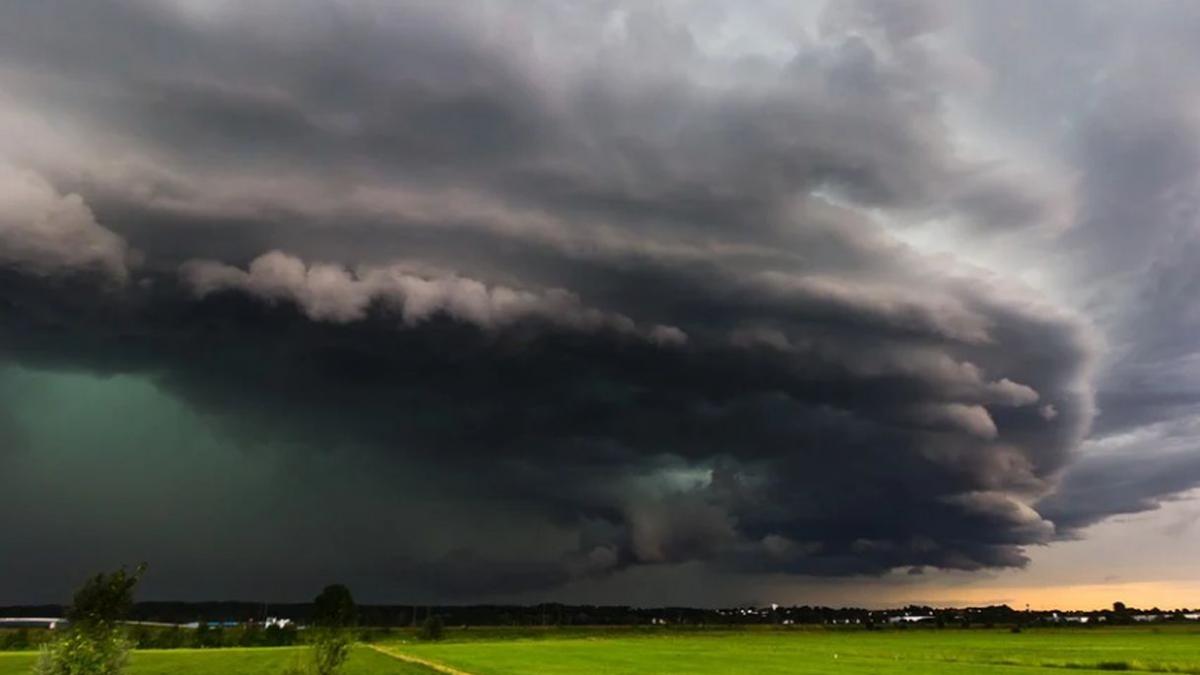 ALERTĂ METEO. Cod portocaliu de vreme rea în aproape toată țara