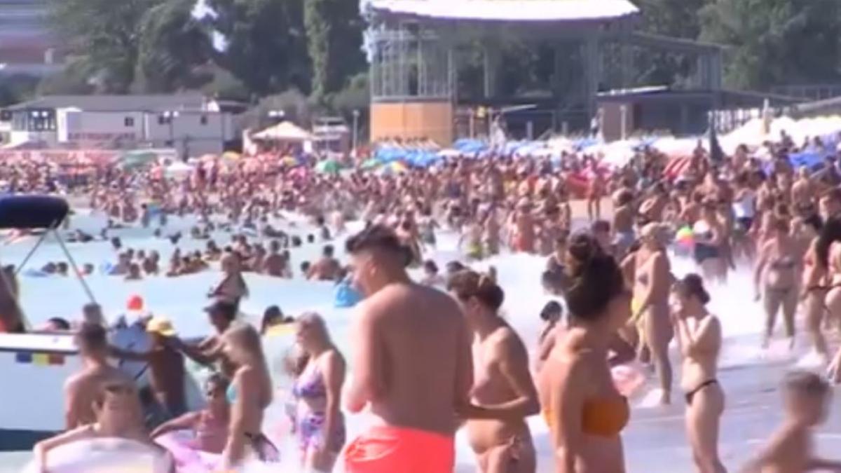 Alertă pe litoral! 40 de tineri din Vaslui au plecat la mare, deși unii erau confirmați cu COVID-19, iar alții aveau simptome 