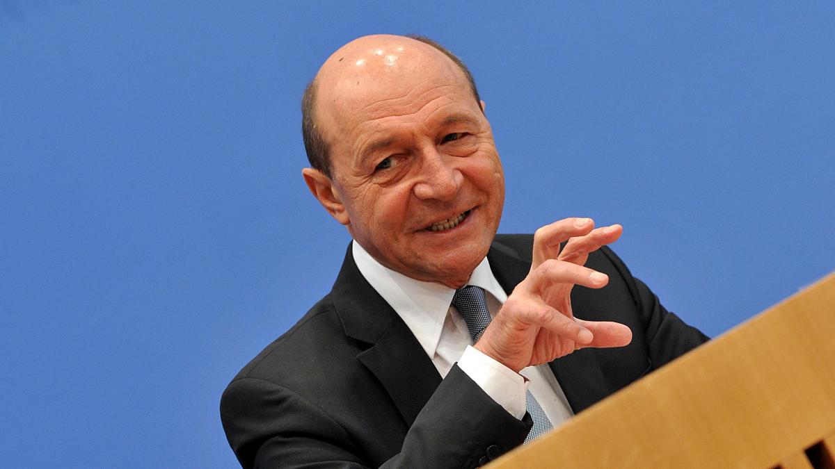 Băsescu, despre clanurile interlope: O să ajungem să ne fie frică să mergem pe stradă, dacă statul nu face ce trebuie