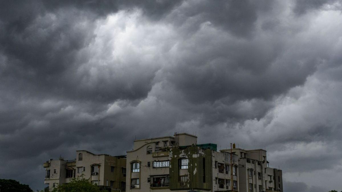 Ploi puternice, vijelii și căderi de grindină în toată țara. Atenționare meteo de ultimă oră