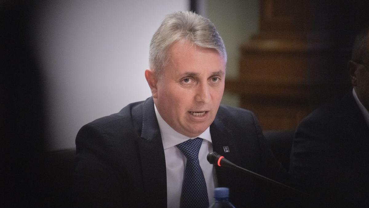 USR cere explicații ministrului Transporturilor, Lucian Bode, după accidentul rutier în care acesta a fost implicat 