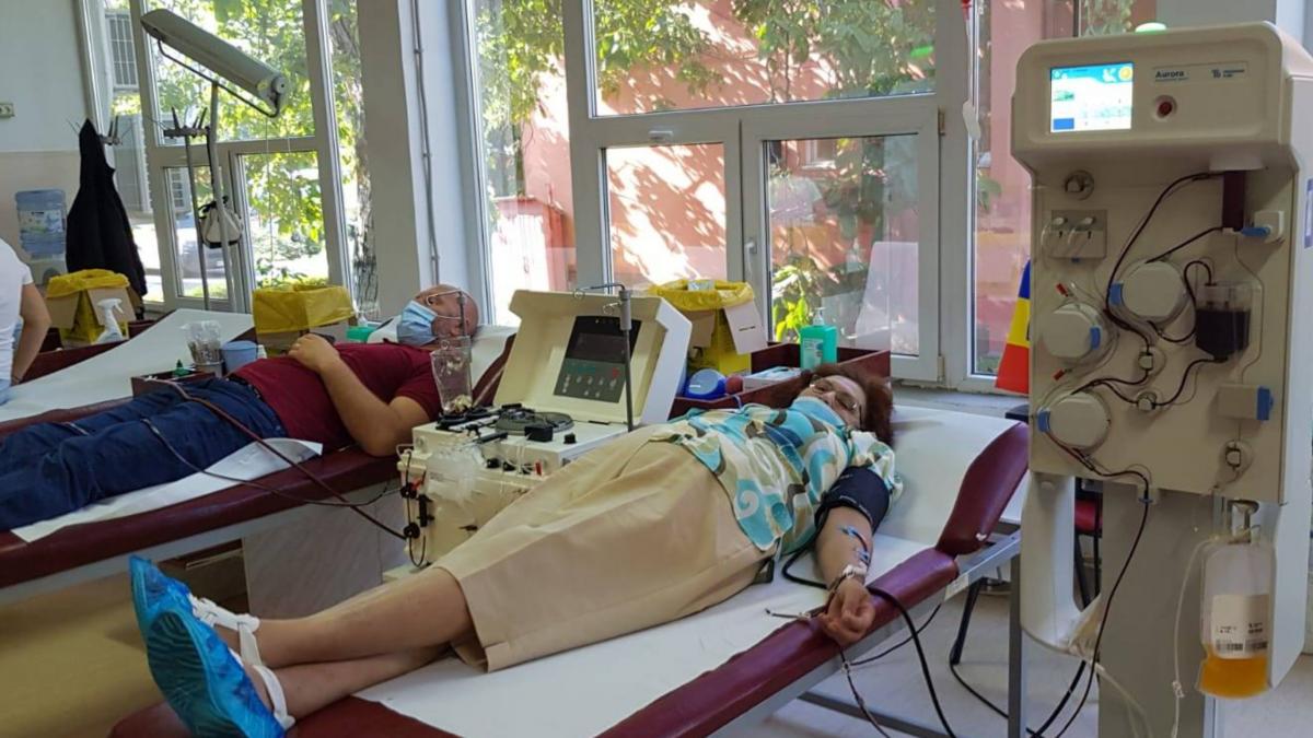 Un cunoscut medic epidemiolog face apel la persoanele vindecate de COVID-19 să doneze plasmă şi să salveze alte vieţi