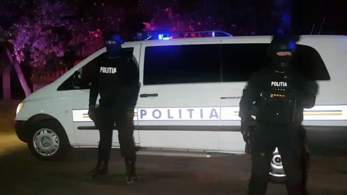 Interlopii din Murgeni și Zorleni, luați cu "asalt" de mascați și polițiști din Vaslui