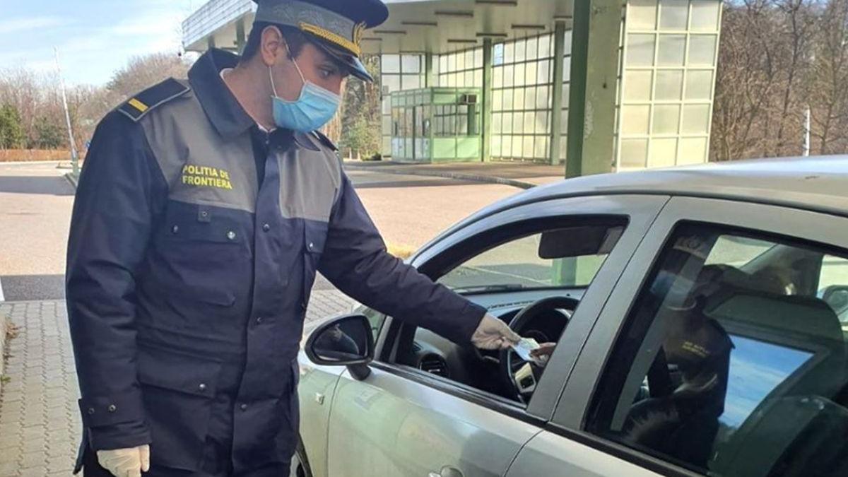 Doi șoferi de autocar au încercat să bage sirieni în țară. Câți bani i-au dat polițistului de frontieră