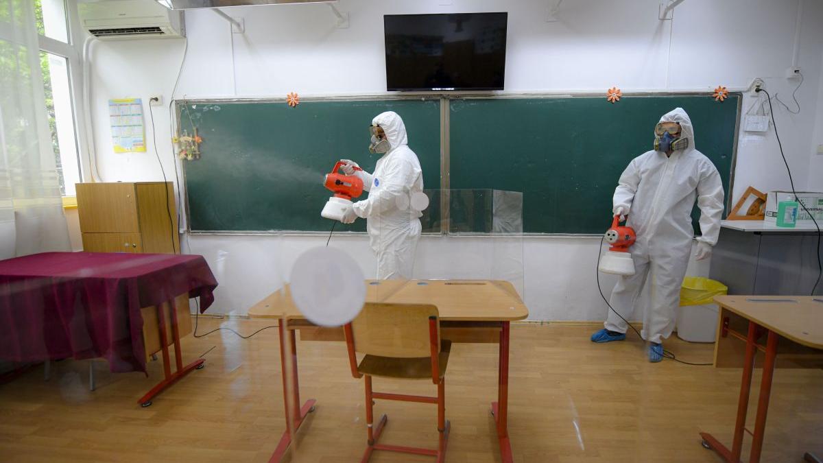 Cursuri suspendate și clase închise în Capitală, după ce mai mulți elevi au fost infectați cu coronavirus