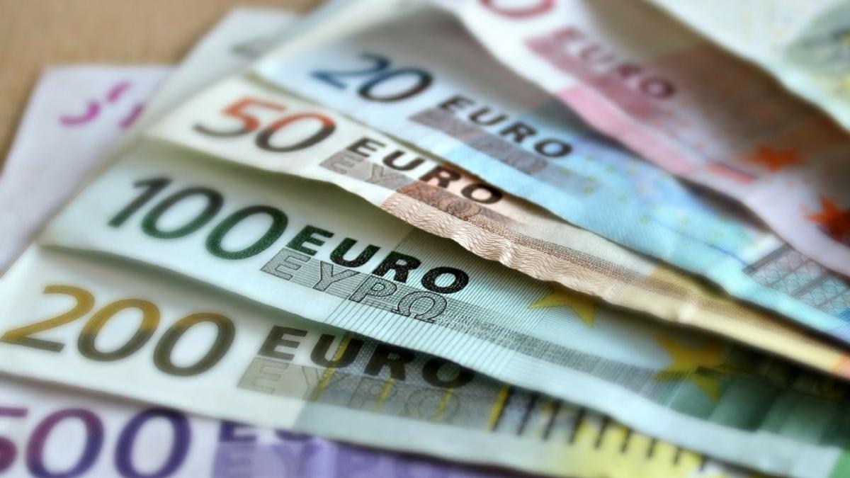 Euro, maxim istoric pentru a patra oară în numai o lună 