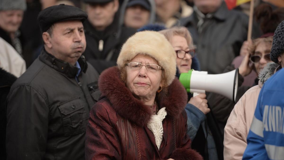 Pensionarii ies în stradă pe 1 octombrie: ''Nu ne-am înţeles cu ministrul Muncii. Ăsta e un abuz!''