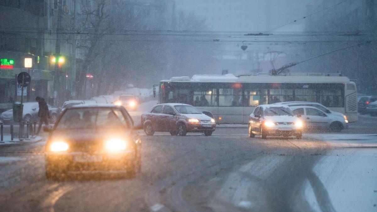 Iarna își intră în drepturi. Lapoviță și ninsoare la sfârșitul săptămânii în unele zone ale țării