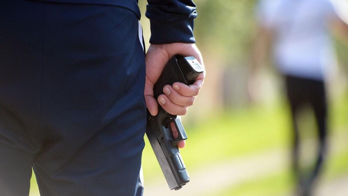 Doi bărbaţi au fost împuşcaţi cu un pistol cu bile de cauciuc, pe o stradă din Constanţa