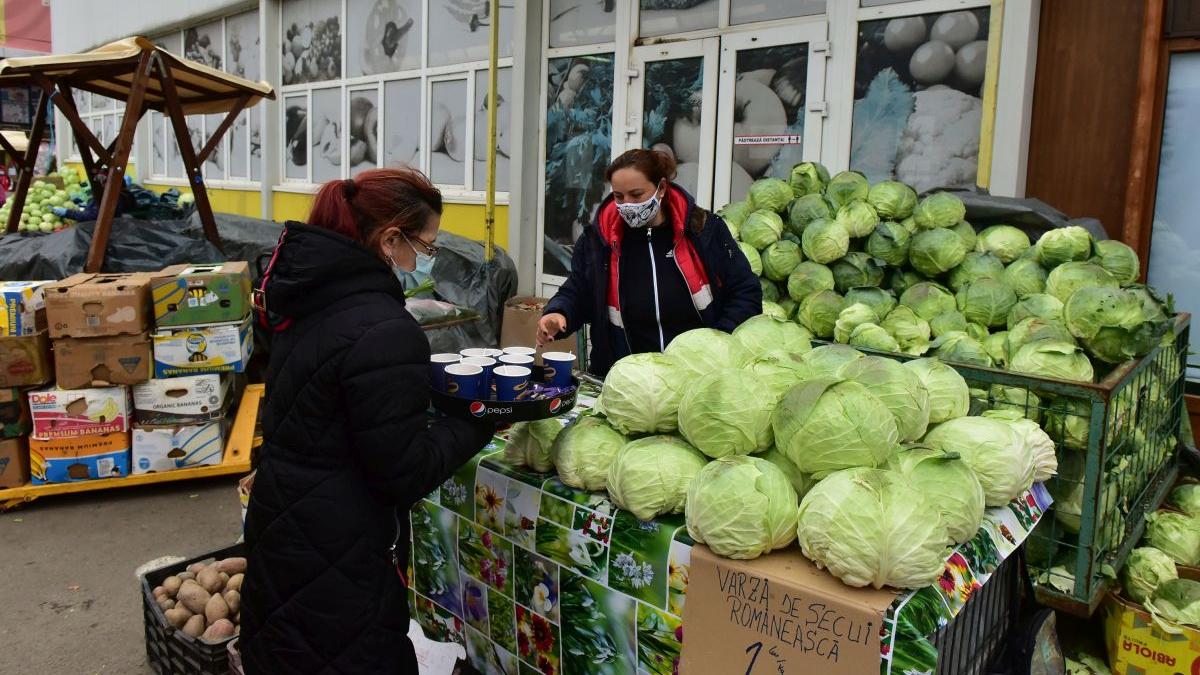 Situaţie dramatică în pieţe! Produsele îngheaţă, iar pierderile sunt uriaşe