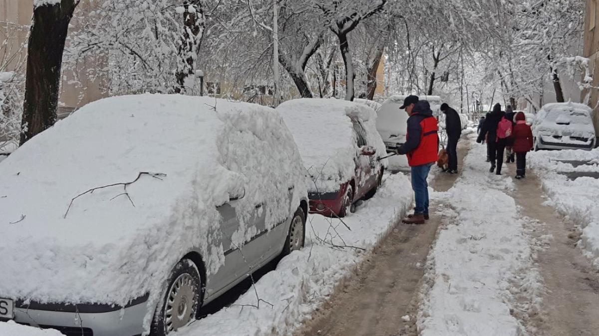 Accidente în lanț din cauza poleiului! Mai multe bulevarde din Capitală s-au transformat în patinoare