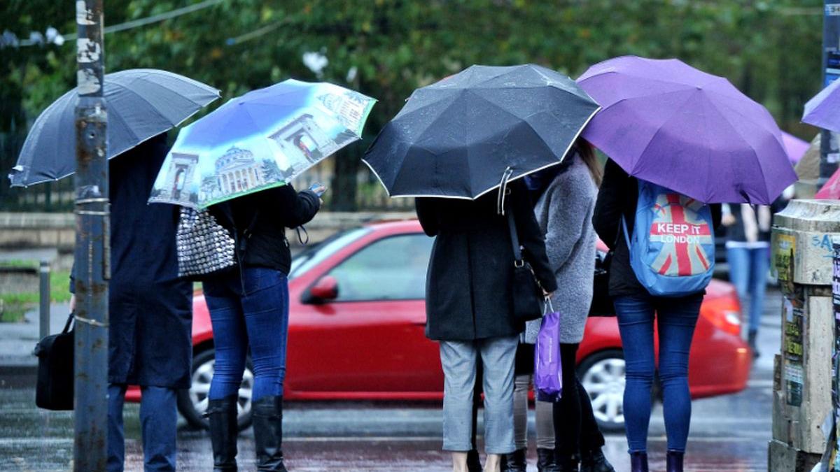 Ploile şi vântul puternic lovesc sudul şi centrul ţării. Anunţul meteorologilor