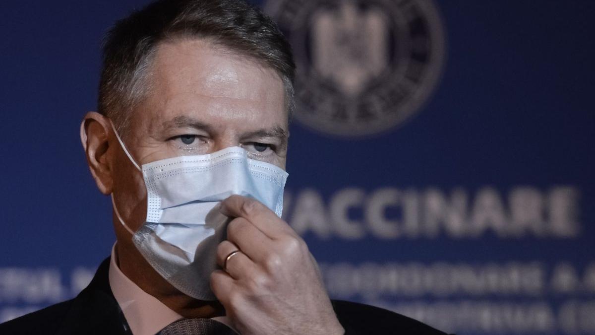 Klaus Iohannis S A Oferit SÄƒ Fie Primul Roman Vaccinat Impotriva Covid 19