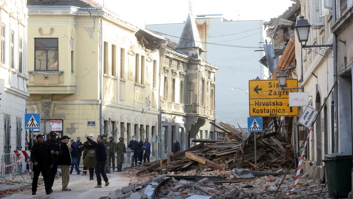 Antena 3, transmisiune în direct din Croaţia. Vlad Ungar, reporter: ''În această dimineaţă am simţit şi noi seismul de la ora 06:15''