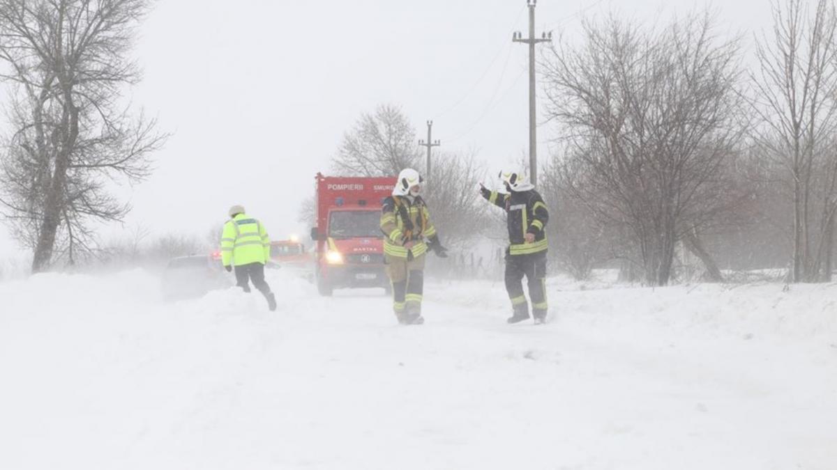 Comandamentul de iarnă gata să intervină cu 831 de utilaje pe drumuri și 10 pluguri pe calea ferată