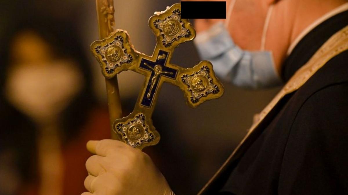 Preot român, suspendat de Episcopia Română a Italiei, după ce a fost denunţat de două femei pentru propuneri indecente