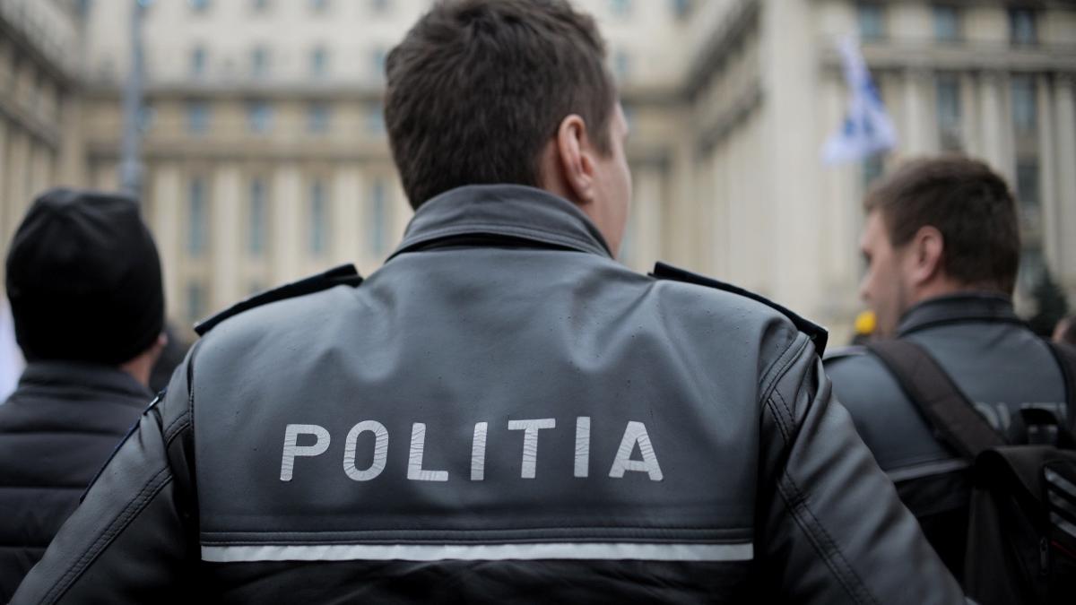 Poliţiştii, o nouă lovitură, nemulţumiţi de îngheţarea salariilor: "Vor refuza să mai verifice persoanele izolate/carantinate la domiciliu"