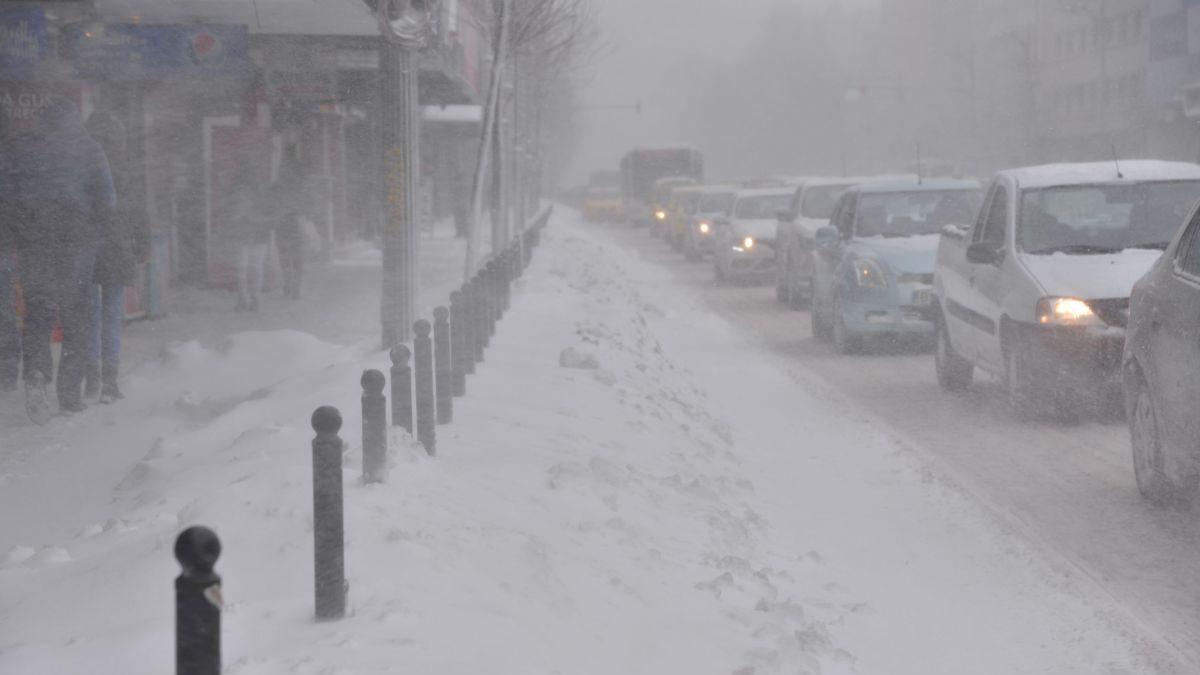 Cod galben de viscol în Capitală și alte opt județe! Cât va mai continua să ningă