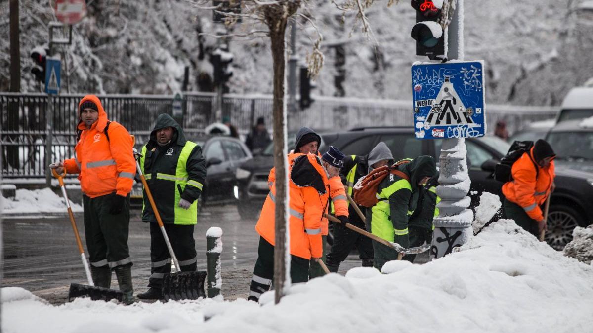 Codul galben de vreme rea a fost prelungit! 12 drumuri naționale blocate din cauza condițiilor meteo