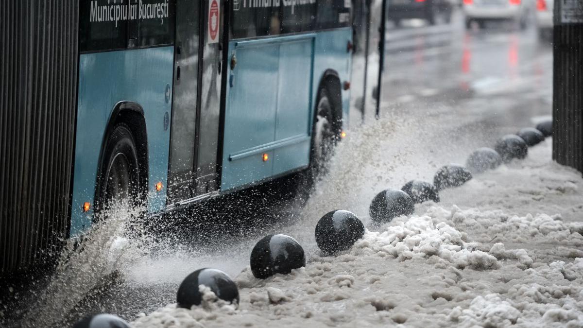 Prognoză METEO specială pentru București.  Lapoviță, polei și temperaturi scăzute