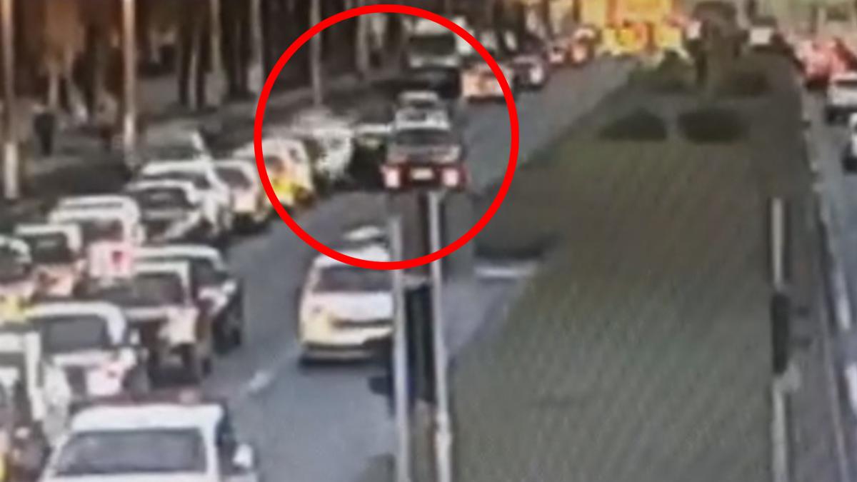 Accident GalaÅ£i Carambol Cu 6 Masini DupÄƒ Ce Un Sofer Cu Mercedes A Intrat In Plin In Masinile Care Asteptau La Semafor