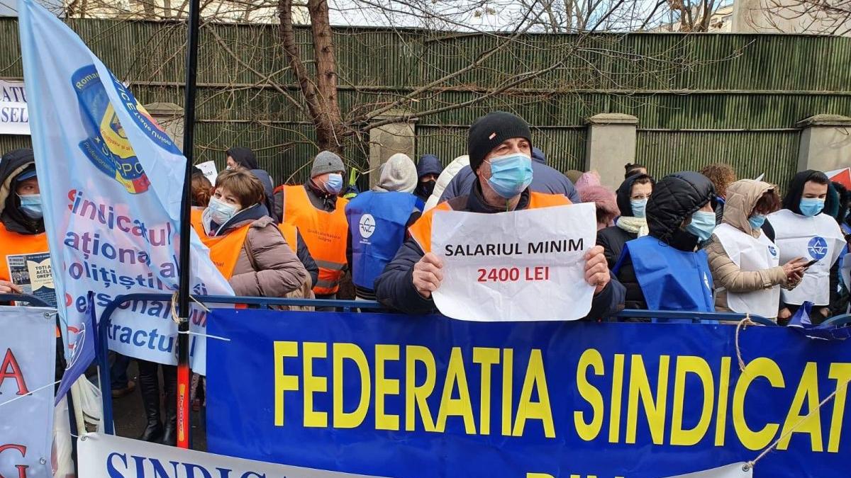 Bugetarii disperați își strigă nemulțumirile în stradă: ''Țara asta este bogată și nu merită locul din coada Europei''