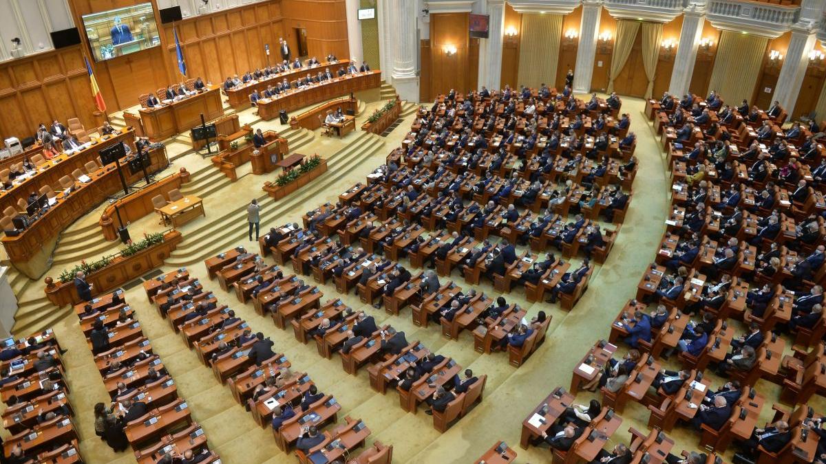 Răsturnare de situaţie în Parlament! Comisia de care depinde eliminarea pensiilor speciale a decis documentul care va fi supus la vot