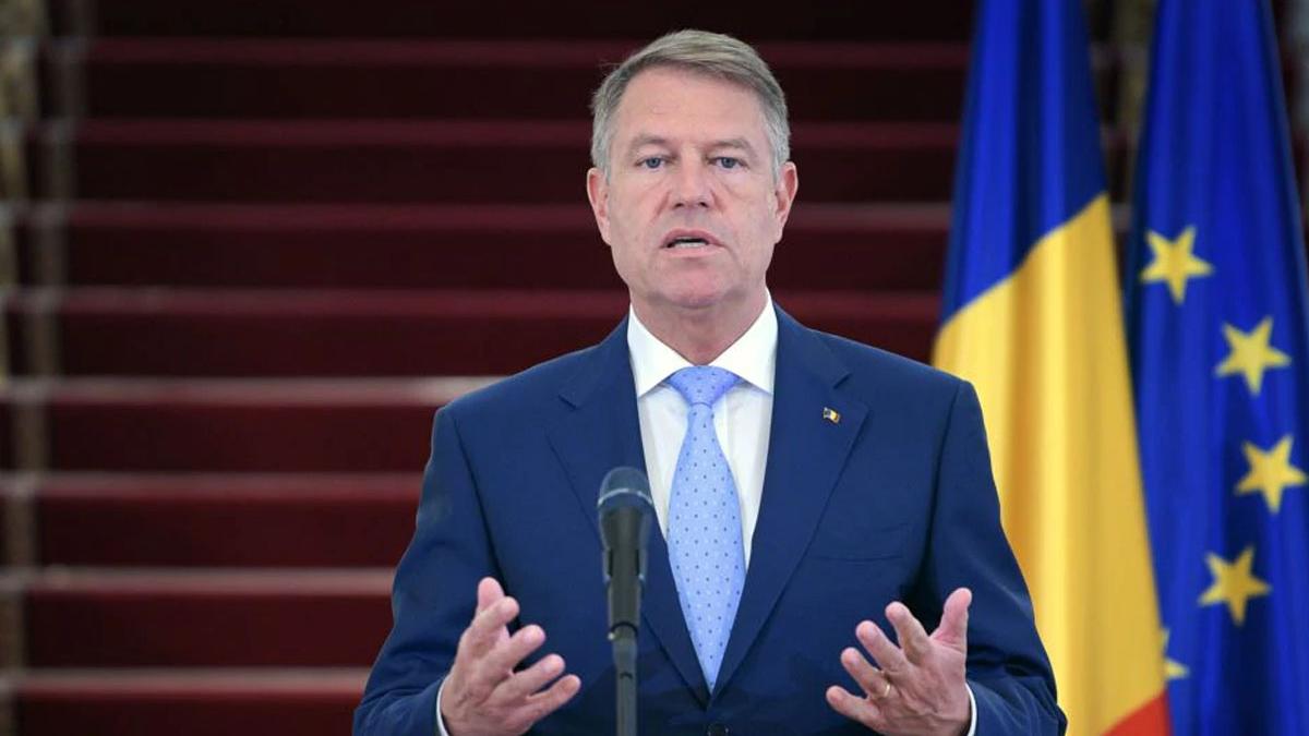 Klaus Iohannis recheamă mai mulţi ambasadori ai României, printre care George Maior şi Emil Hurezeanu