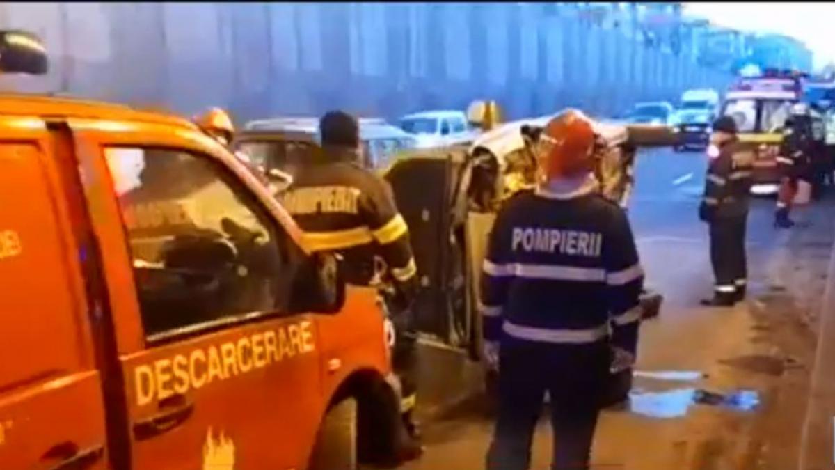 Accident grav în Capitală! Două persoane au rămas încarcerate