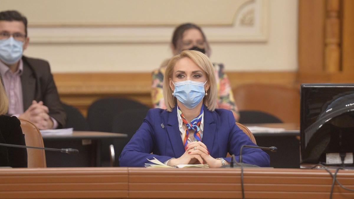 Gabriela Firea: "Vrea să închidă toate șantierele publice și private din Capitală!"