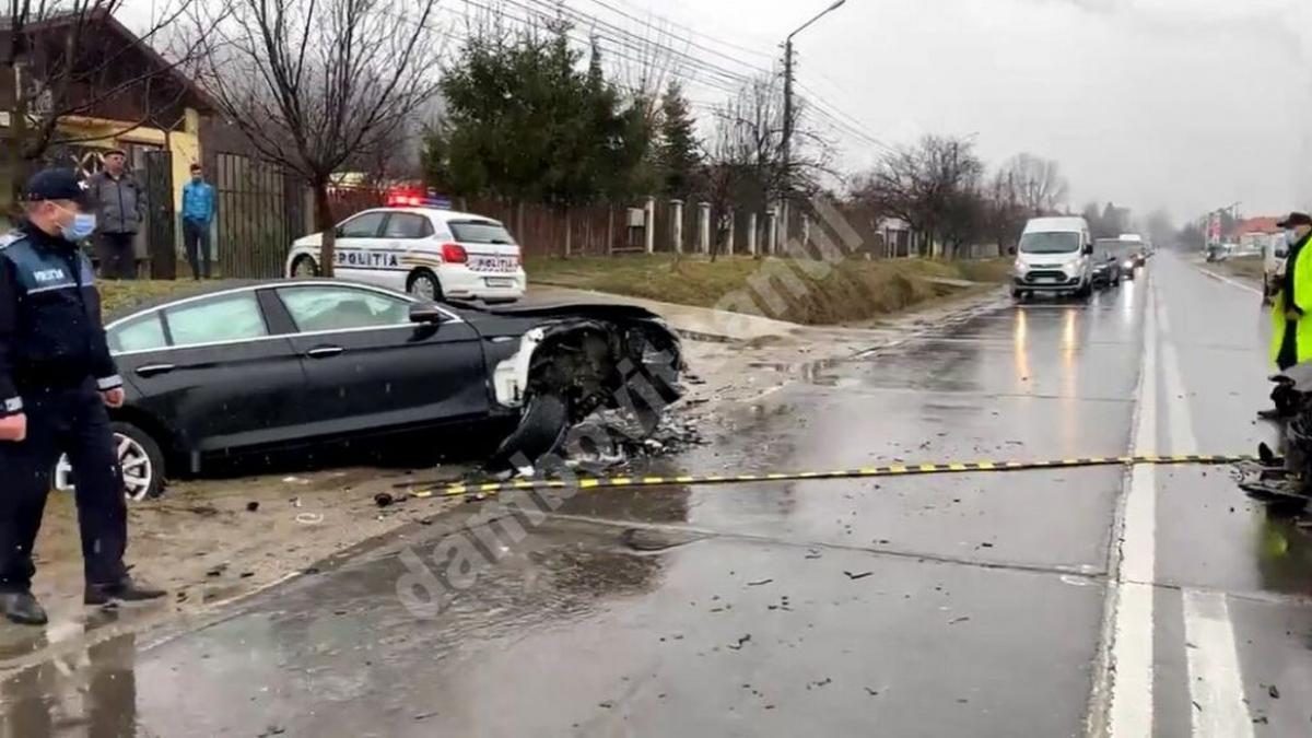 Cinci fotbaliști au fost răniți într-un accident rutier. Imagini cu impactul puternic dintre cele două mașini