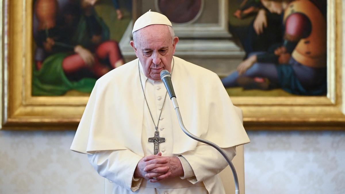 Papa Francisc, reduceri salariale pentru a salva posturile angajaţilor de la Vatican