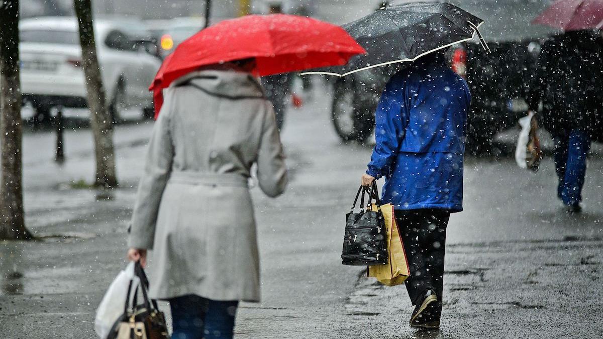 Prognoză meteo București. Ninsori cu fulgere și tunete