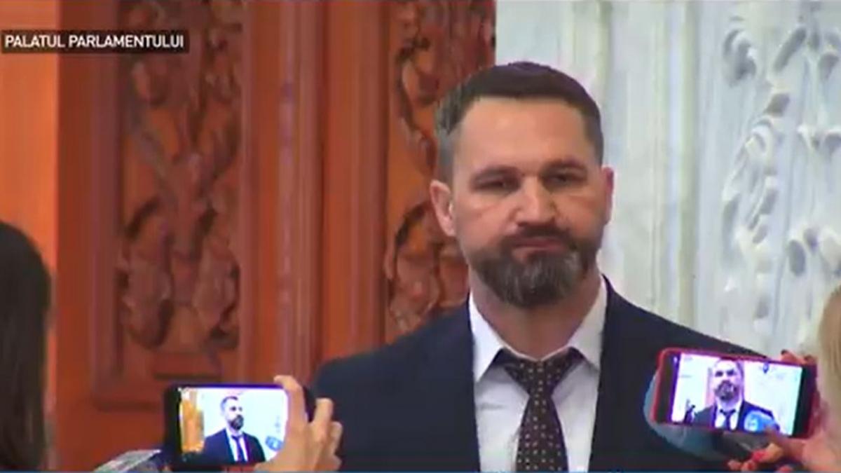 Parlamentari surprinși fără mască în Parlament, declarații uimitoare: ”Voi ați văzut ce conțin măștile astea?”