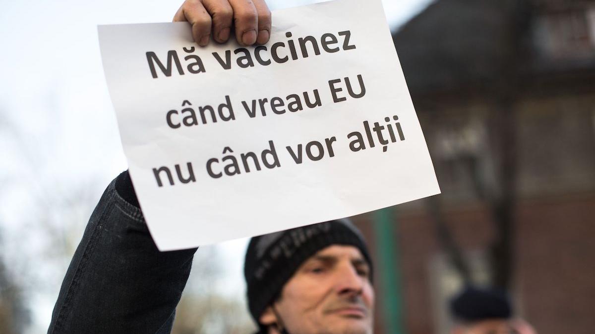 Persoanele vaccinate mai stau în carantină dacă au intrat în contact direct cu o persoană COVID pozitivă?