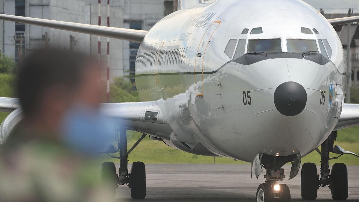 Pasagerii unei curse Tarom şi-au văzut moartea cu ochii: aparatul a pierdut un generator în zbor şi au fost zguduiţi de turbulenţe