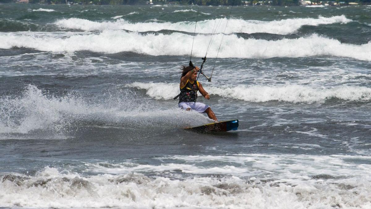 Tragedie la malul mării! Un tânăr care făcea kitesurfing, a murit la Neptun