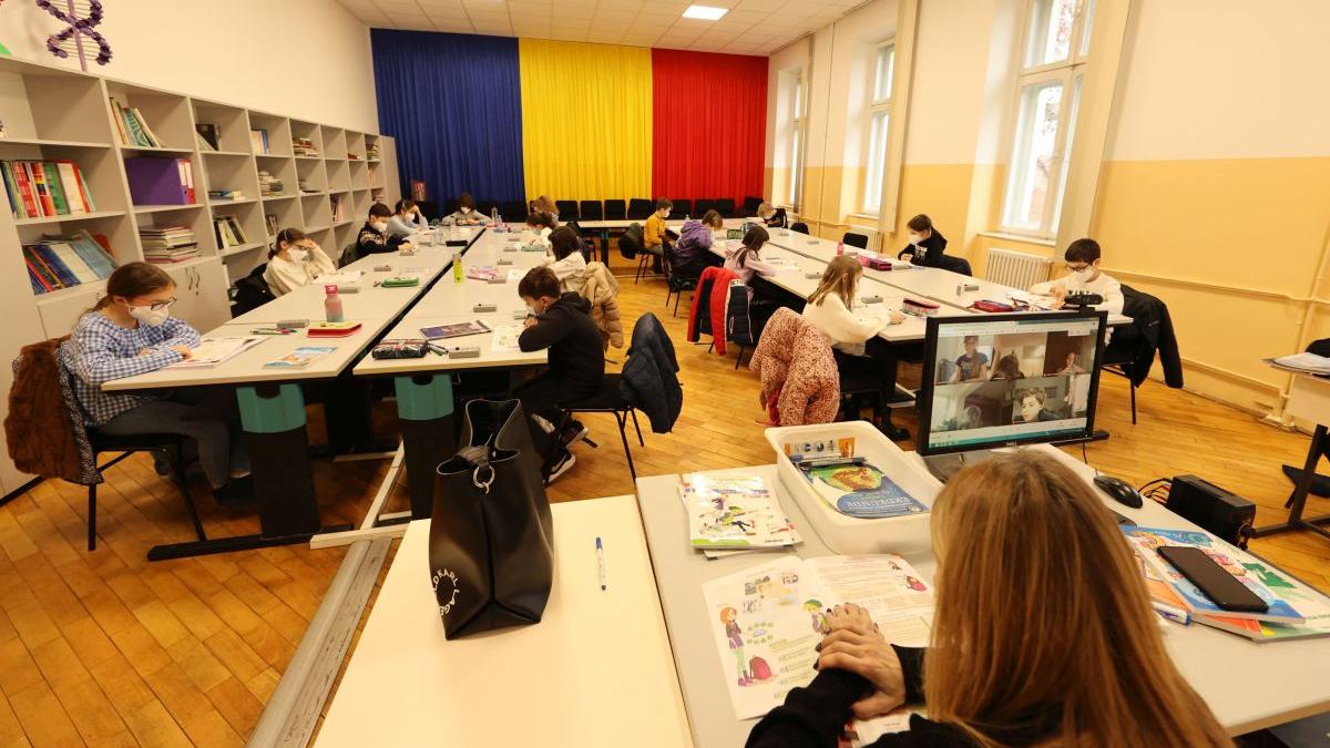 Evaluările naţionale încep miercuri cu elevii în clase