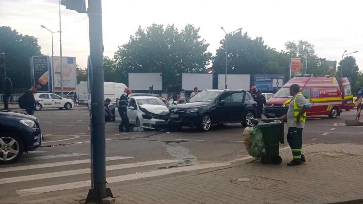 Accident grav pe DN1. O gravidă rănită, intervin 4 ambulanțe